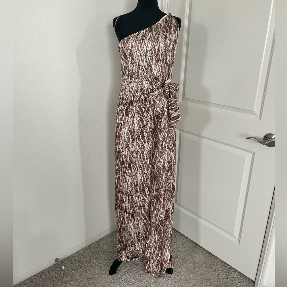 BNWT Fashion Nova One shoulder jumpsuit